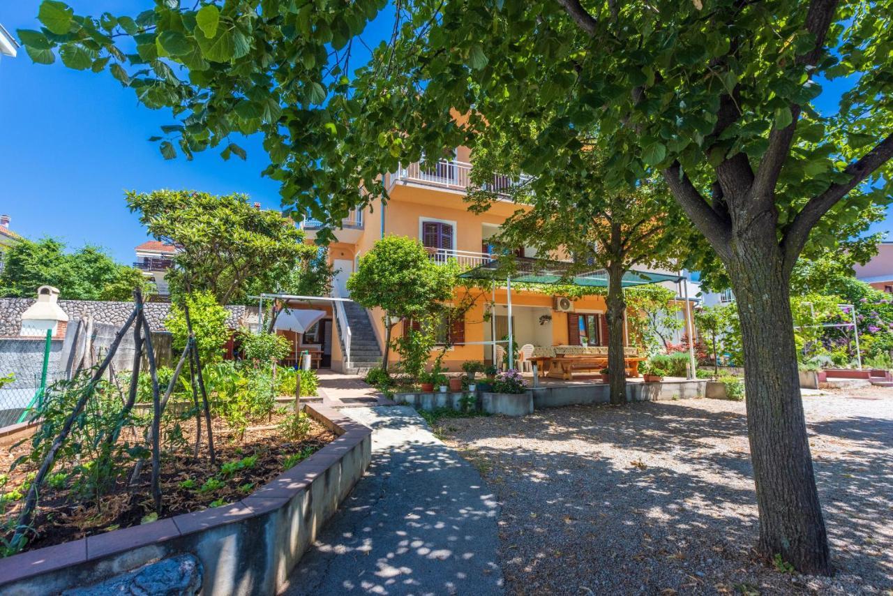 Apartments Lilin Crikvenica Buitenkant foto